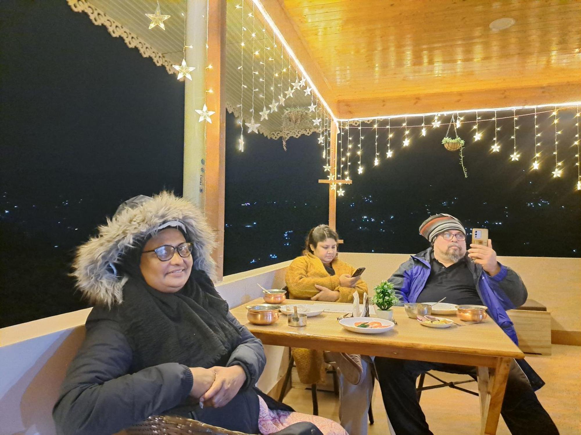 Snow White Retreat Hotel And Restaurant กังต็อก ภายนอก รูปภาพ