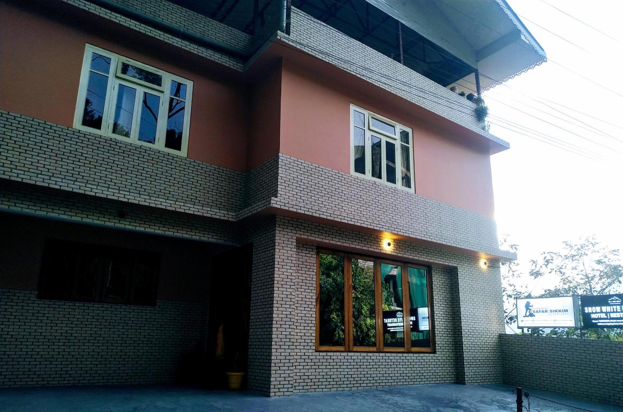 Snow White Retreat Hotel And Restaurant กังต็อก ภายนอก รูปภาพ